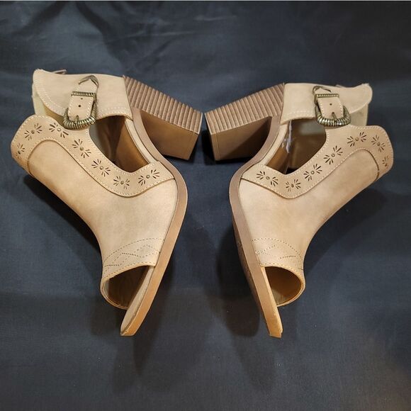 BRAND NEW JELLYPOP CUT-OUT DESIGN BLOCK HEEL BOOTIE - Picture 10 of 15